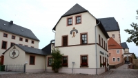 Gasthaus "Zum Stiefel" vor dem Eingang der Burg Mildenstein