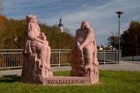 Figuren am Ortseingang Wechselburg