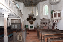 Das Kirchenschiff mit Blick auf den Altar